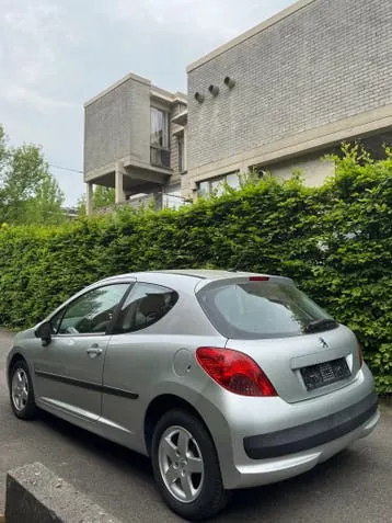 Peugeot 207 2007 photo 2