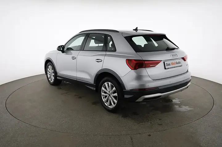 Audi Q3 2021 photo 2