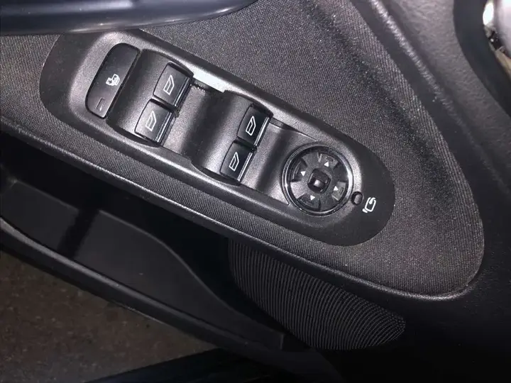 Ford Galaxy 2015 photo 3