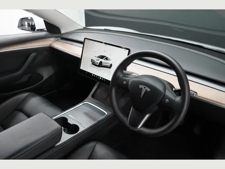 Tesla Model 3 2022 photo 2
