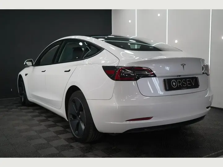 Tesla Model 3 2022 photo 3