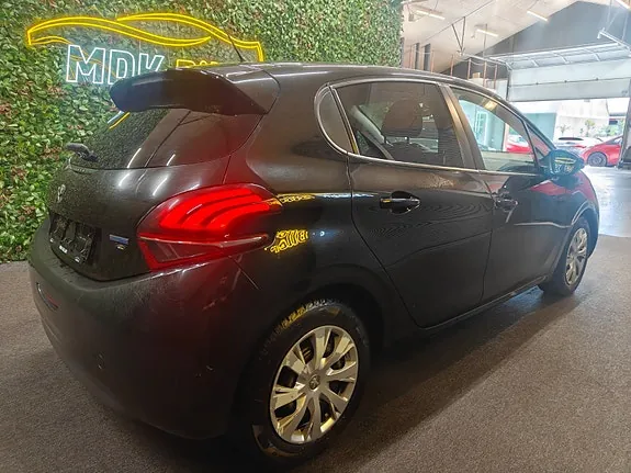 Peugeot 208 2015 photo 4