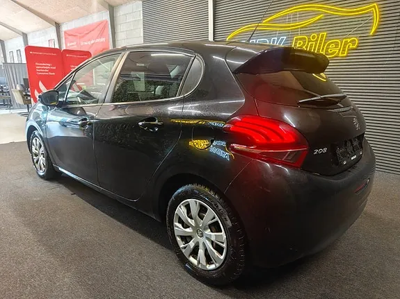 Peugeot 208 2015 photo 3