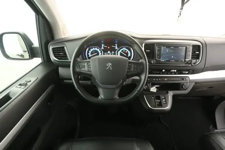 Peugeot E-Traveller 2022 photo 2