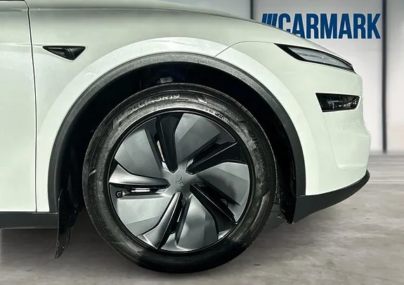 Tesla Model Y 2025 photo 5