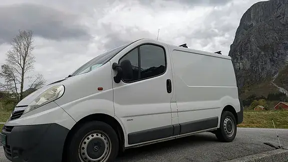 Opel Vivaro 2011 photo 2