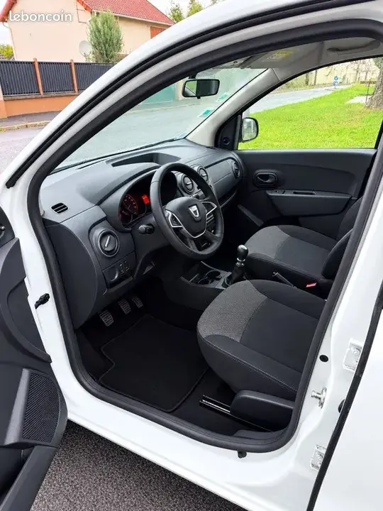Dacia Lodgy 2021 photo 2
