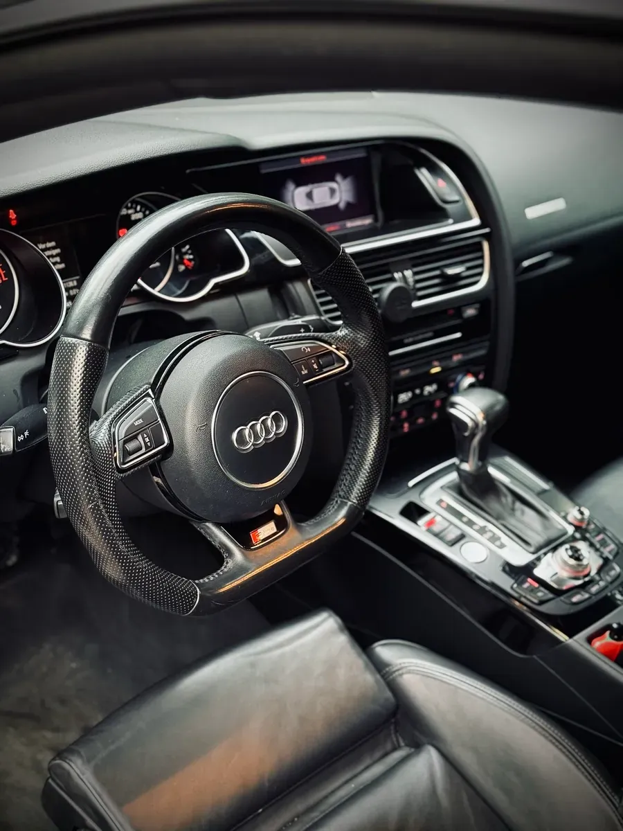 Audi A5 2012 photo 2