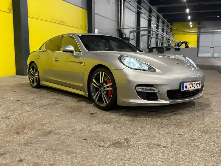 Porsche Panamera 2009 photo 2