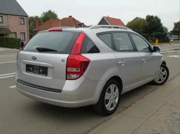 Kia Ceed Sw 2011 photo 3