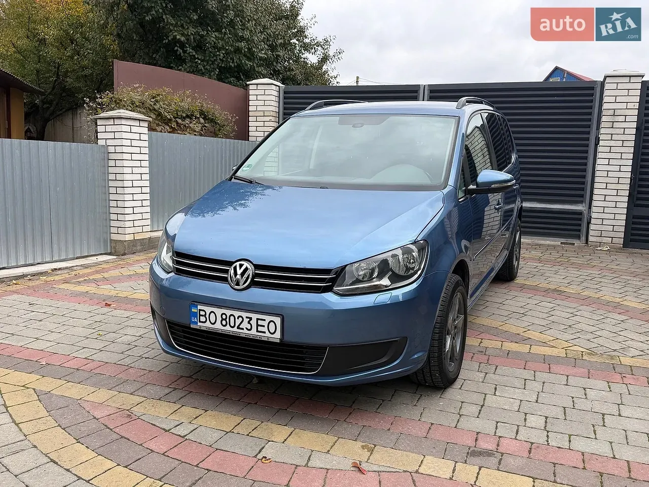 Volkswagen Touran 2011 photo 3