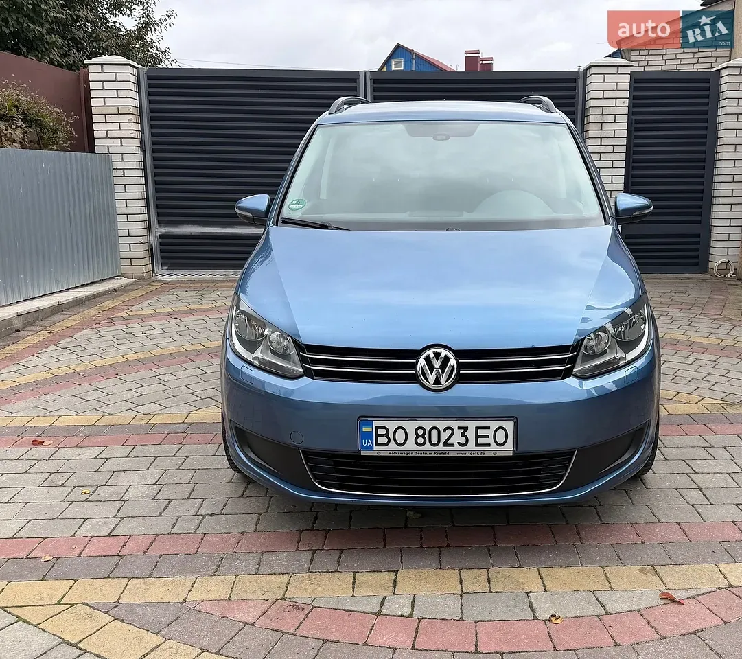 Volkswagen Touran 2011 photo 2