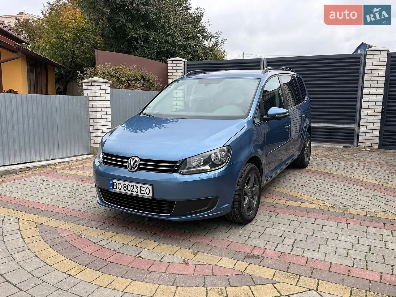 Volkswagen Touran 2011 photo 4