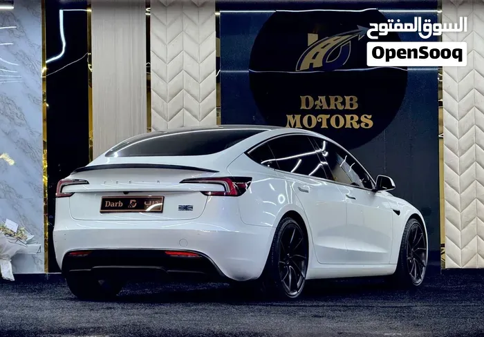 Tesla Model 3 2024 photo 3