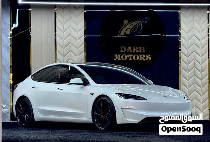 Tesla Model 3 2024 photo 2