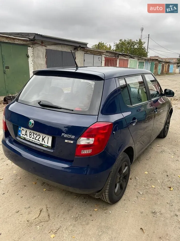 Skoda Fabia 2012 photo 2