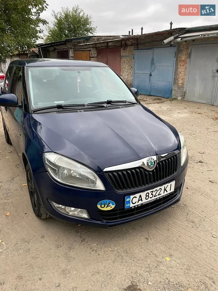 Skoda Fabia 2012 photo 3