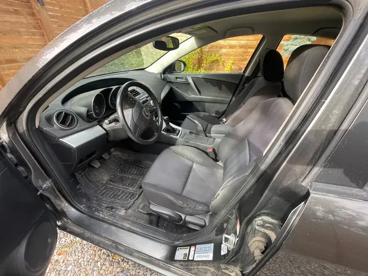 Mazda 3 2010 photo 4