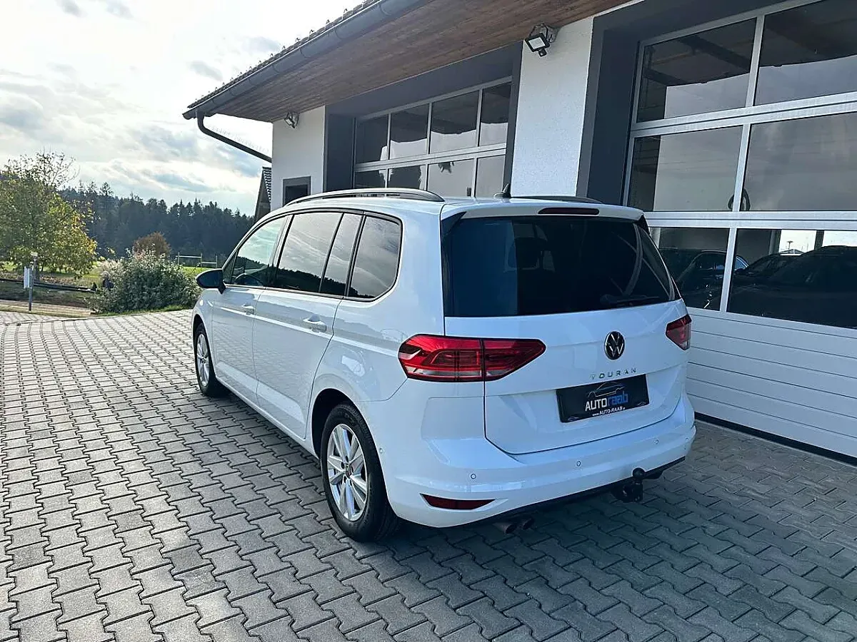 Volkswagen Touran 2023 photo 3
