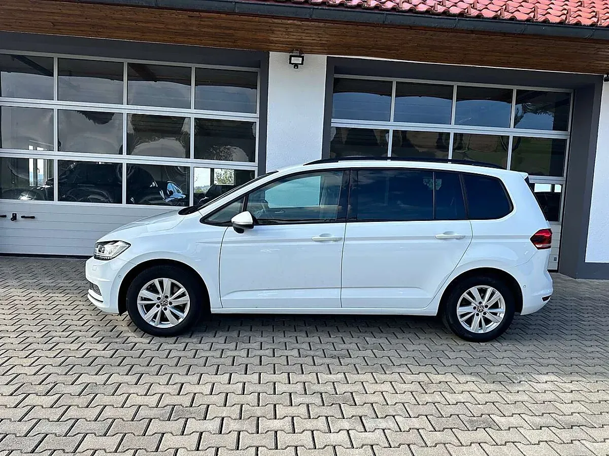 Volkswagen Touran 2023 photo 2
