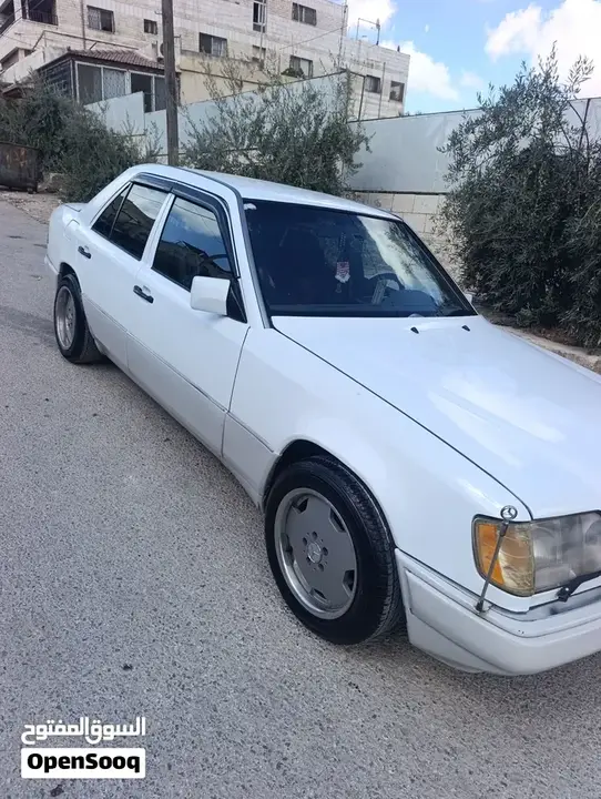 Mercedes-Benz E 200 1982 photo 5