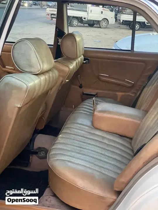 Mercedes-Benz E 200 1982 photo 4