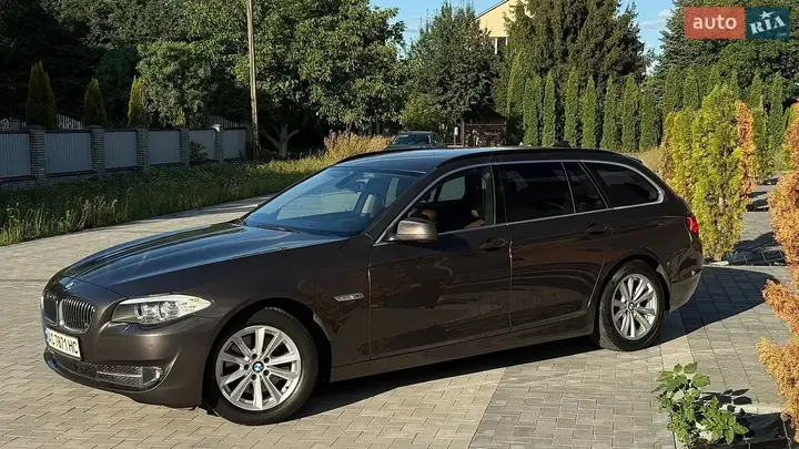 BMW 5 Series 2012 photo 2
