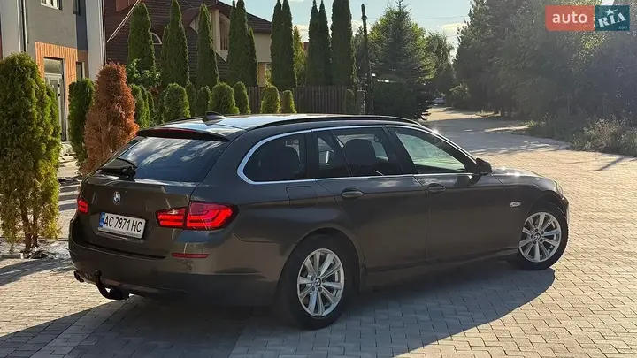 BMW 5 Series 2012 photo 3