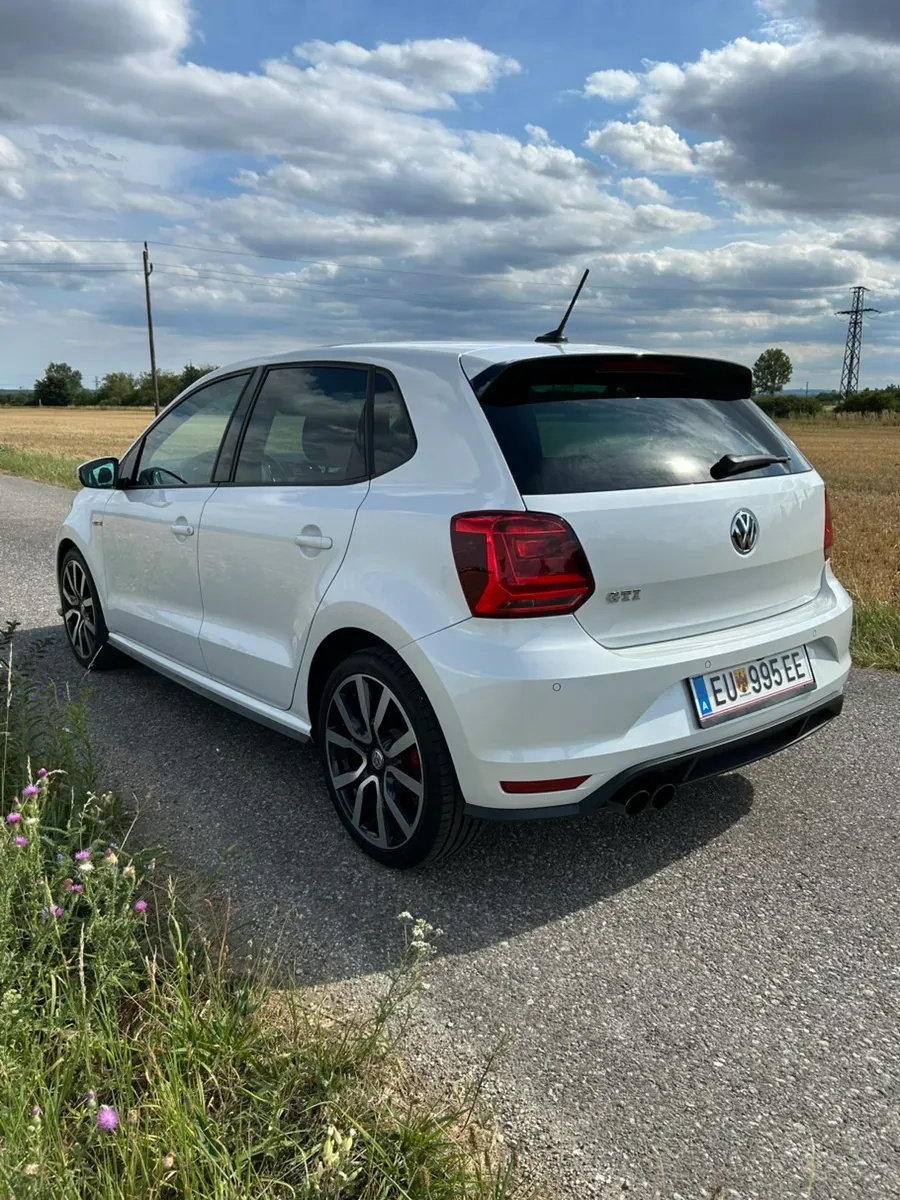 Volkswagen Polo 2015 photo 3