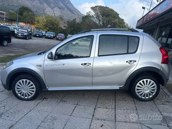 Dacia Sandero 2011 photo 2