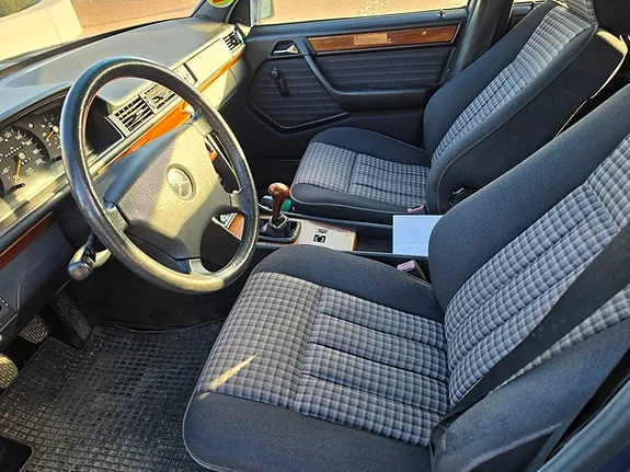 Mercedes-Benz 300 Td 1992 photo 4