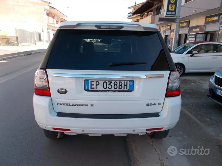 Land Rover Freelander 2012 photo 3