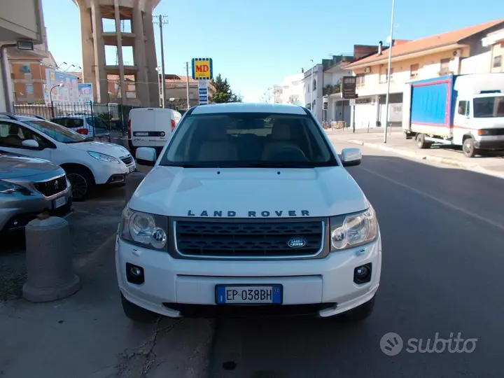 Land Rover Freelander 2012 photo 2