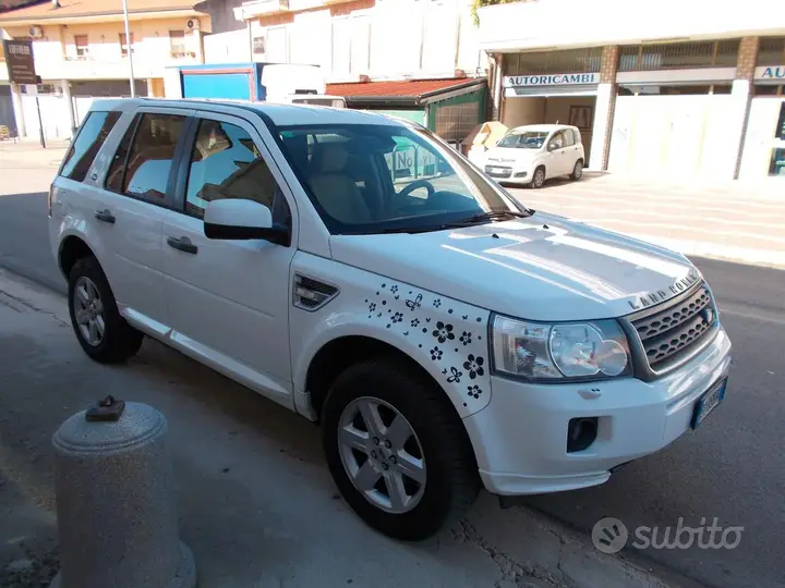 Land Rover Freelander 2012 photo 4