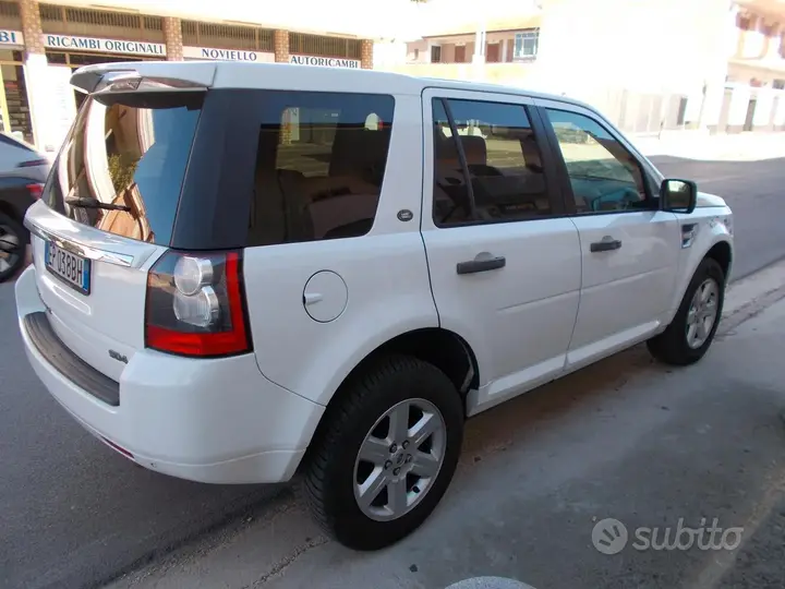 Land Rover Freelander 2012 photo 5