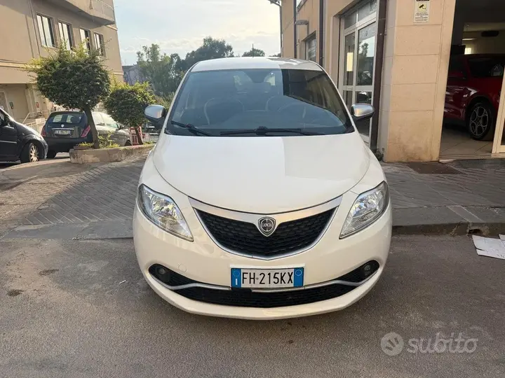 Lancia Ypsilon 2017 photo 2