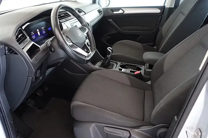 Volkswagen Touran 2023 photo 3