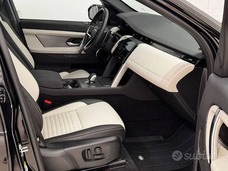 Land Rover Discovery Sport 2024 photo 3