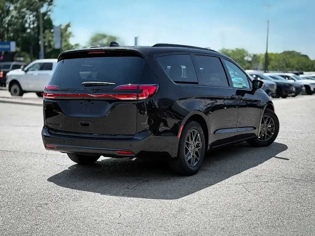 Chrysler Pacifica 2027 photo 2