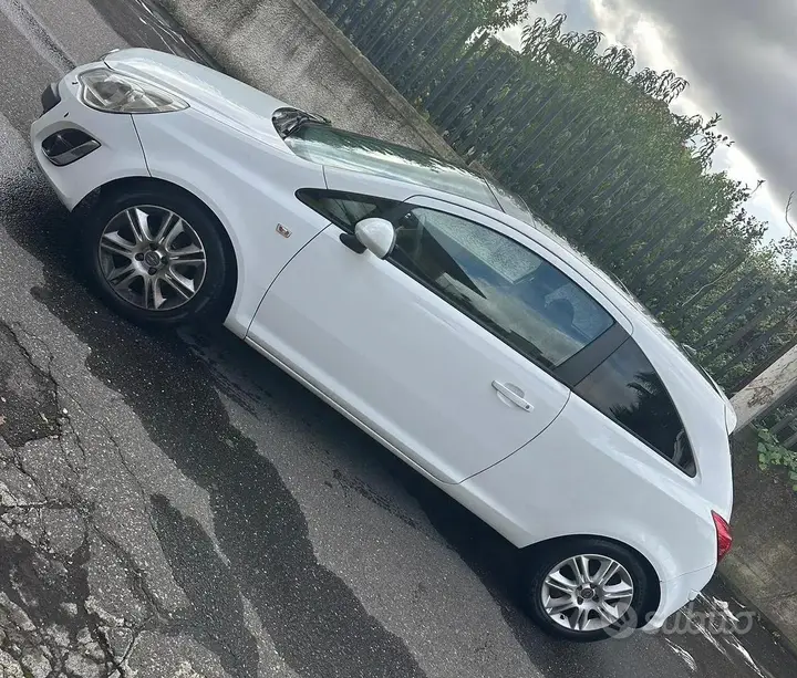 Opel Corsa 2011 photo 4