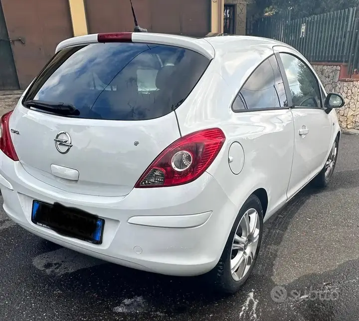 Opel Corsa 2011 photo 2