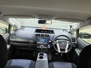 Toyota Prius Alpha 2013 photo 5