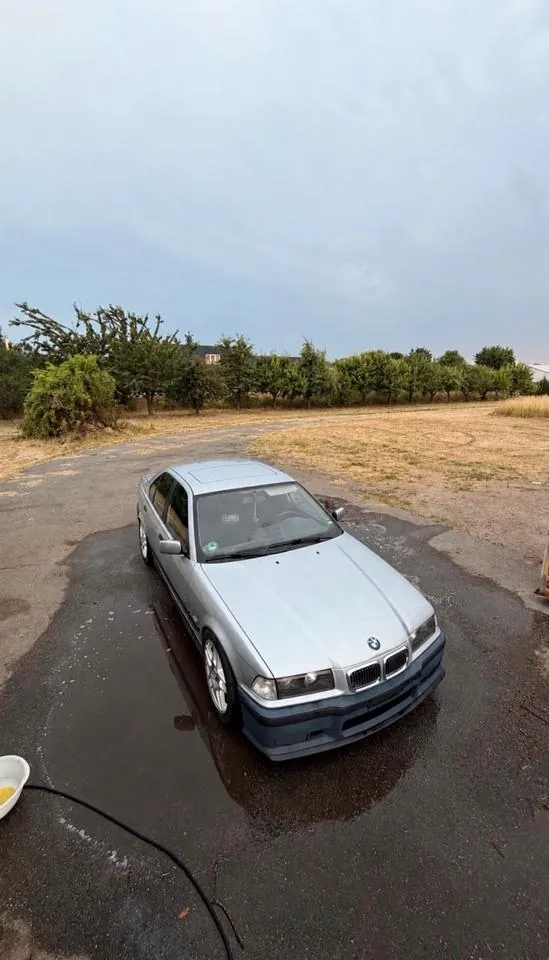 BMW 323I