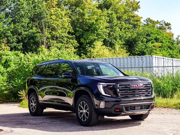GMC Acadia 2027 photo 3
