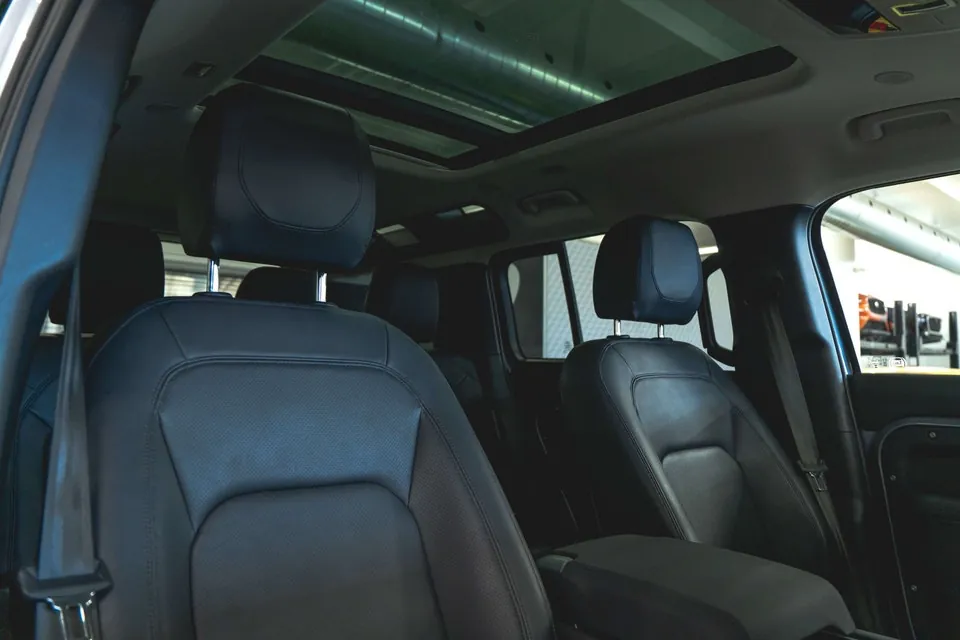Land Rover Defender 2023 photo 3