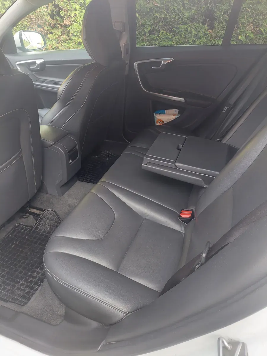 Volvo V60 2016 photo 2