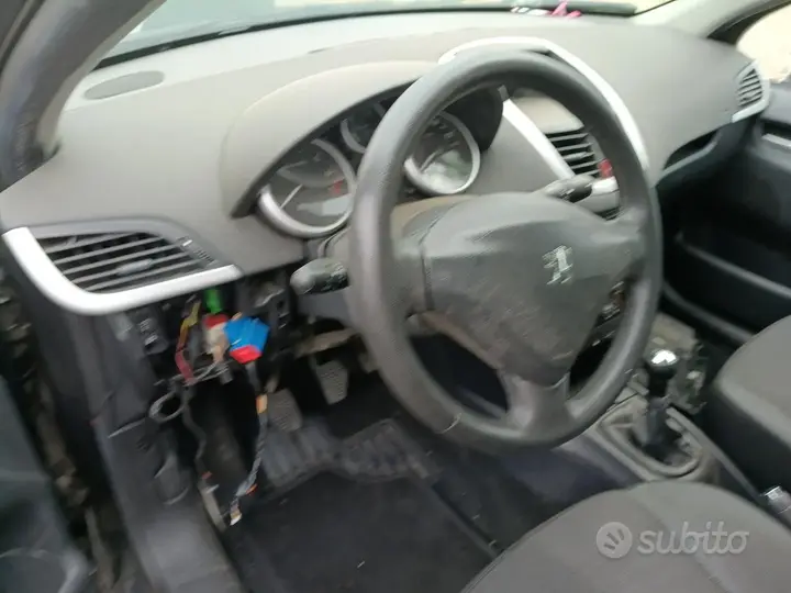 Peugeot 207 2013 photo 5