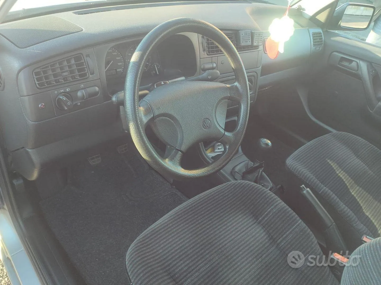 Volkswagen Golf 2003 photo 2