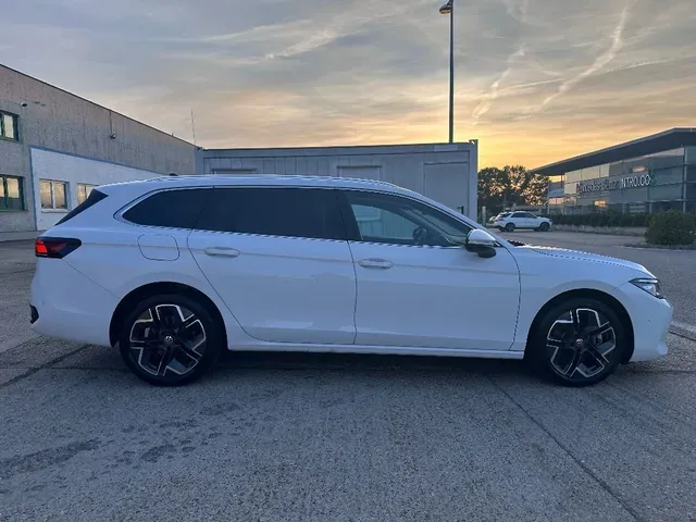 Volkswagen Passat Variant 2025 photo 3