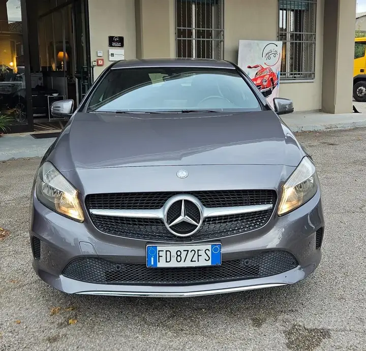 Mercedes-Benz A 180 2016 photo 2